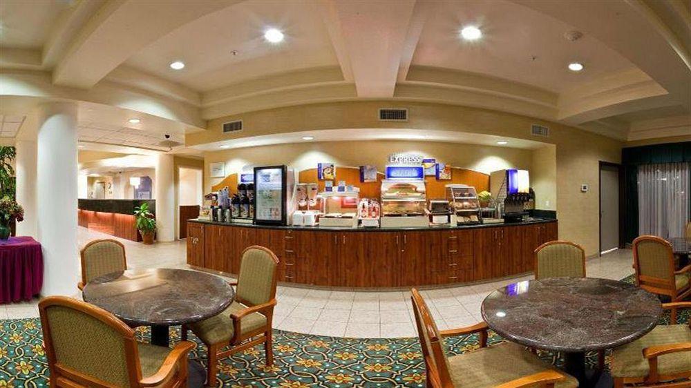 Holiday Inn Express & Suites Tacoma By Ihg Exterior foto
